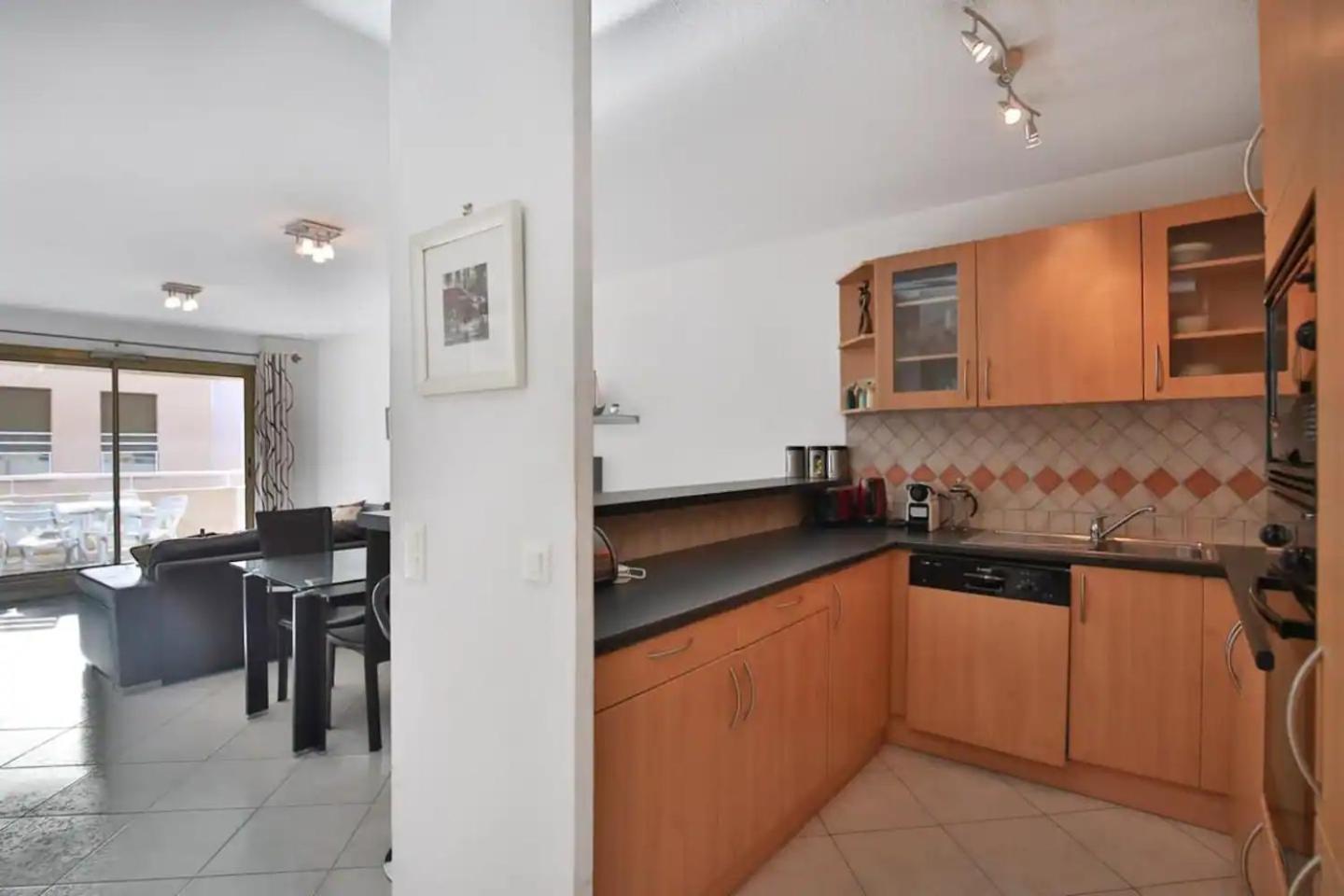 Charming Two-Bedroom Apartment With Balcony And Garage By The Marina Antibes Buitenkant foto